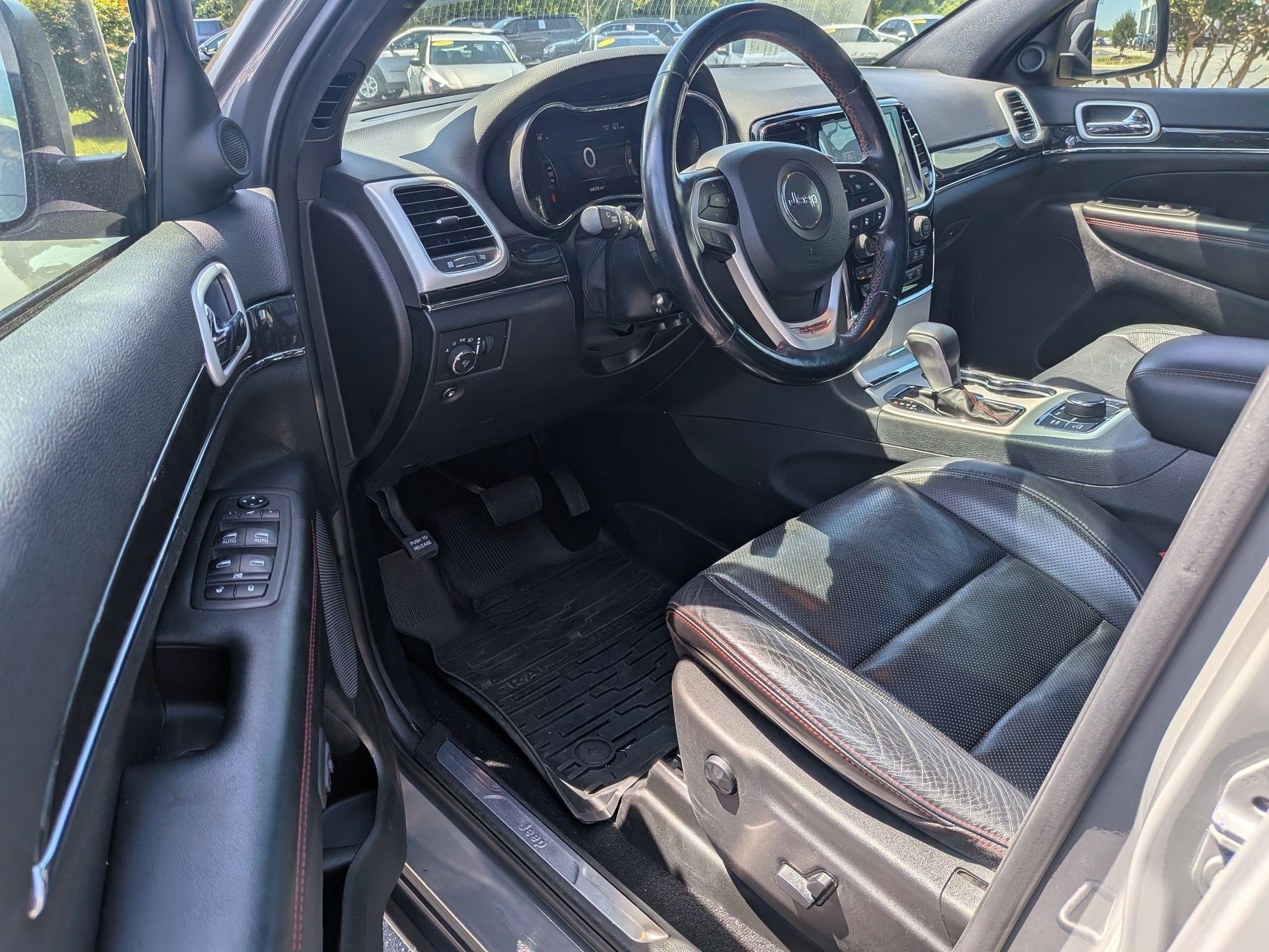 Used 2019 Jeep Grand Cherokee Trailhawk w/ Trailhawk Luxury Group AWD/4WD image 11