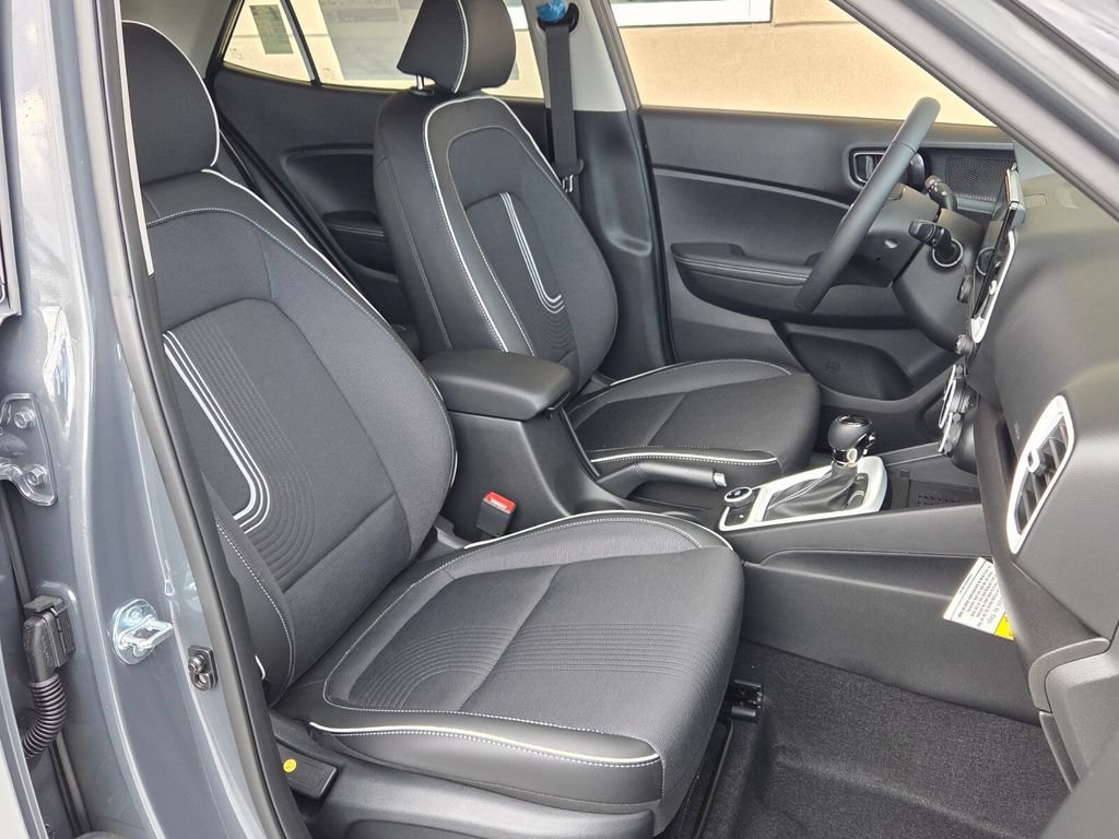 New 2025 Hyundai Venue Limited FWD image 13