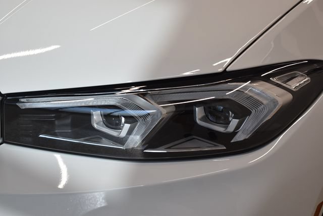 New 2026 BMW 330i xDrive Sedan w/ Convenience Package AWD/4WD image 15