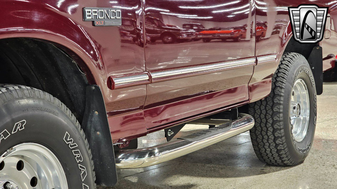Used 1996 Ford Bronco XLT image 9