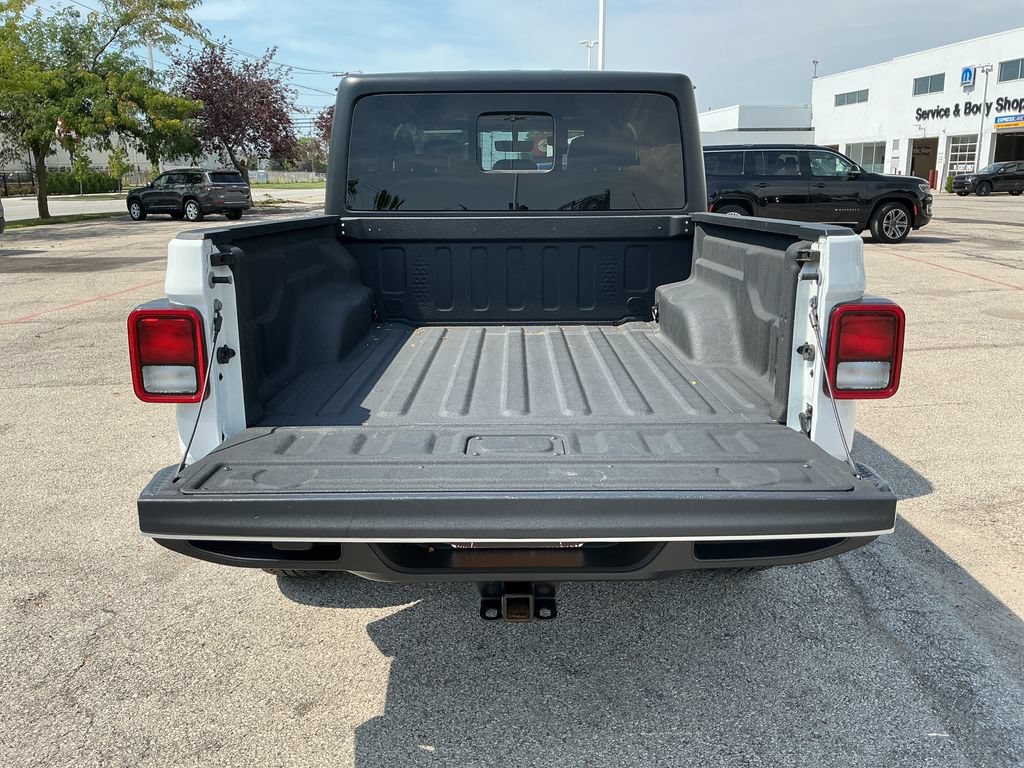 Certified 2022 Jeep Gladiator Overland w/ Popular Equipment Package AWD/4WD image 27