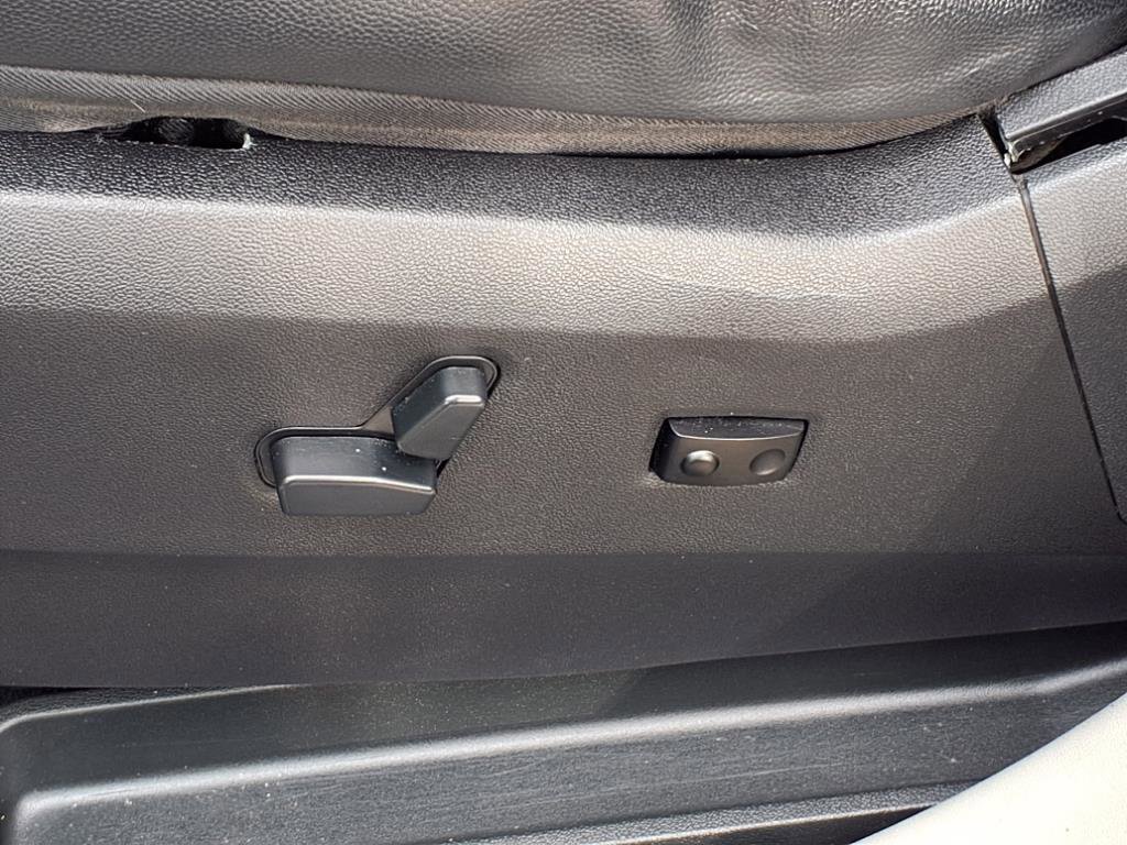 Used 2012 Chrysler Town & Country Touring-L w/ Driver Convenience Group image 4