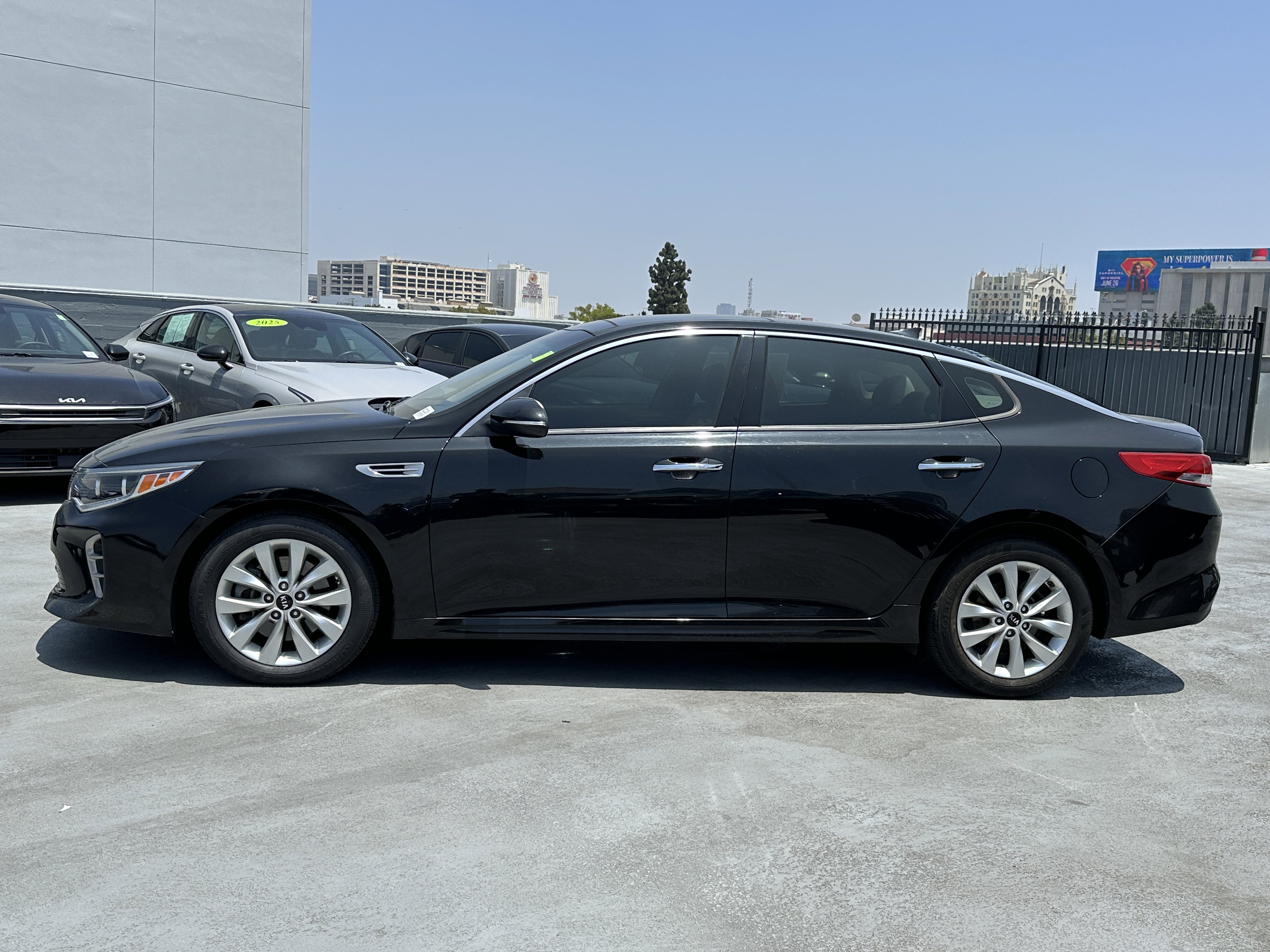 Used 2017 Kia Optima EX w/ Premium Package FWD image 3