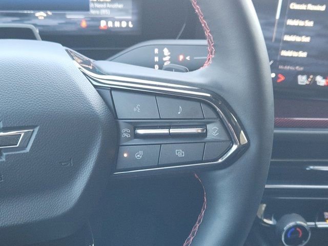 Used 2025 Chevrolet Traverse RS image 30