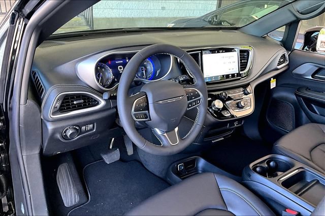New 2027 Chrysler Pacifica Select FWD image 7