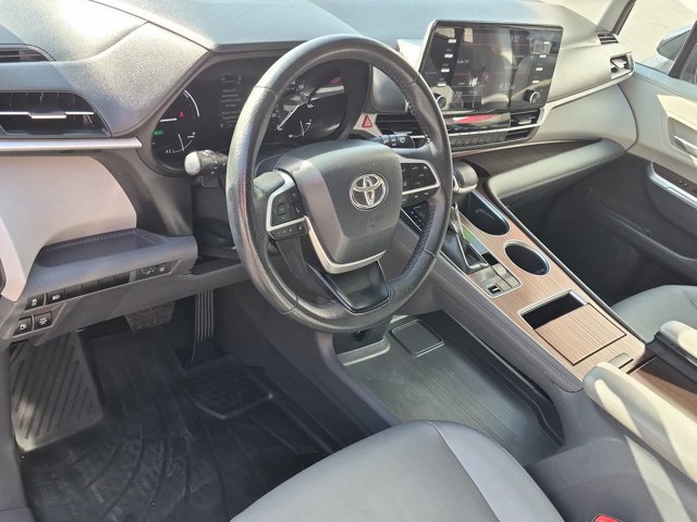 Used 2023 Toyota Sienna XLE FWD image 18