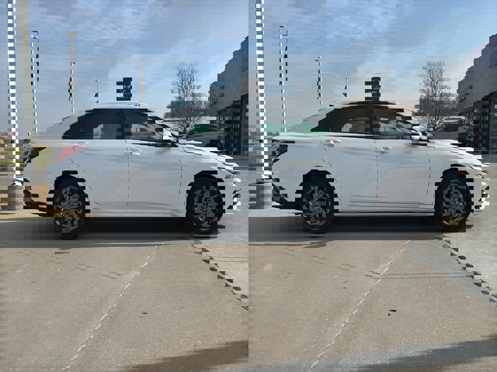 New 2025 Hyundai Elantra Blue image 7