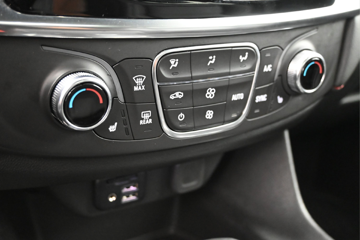 Used 2023 Chevrolet Traverse RS AWD/4WD image 22