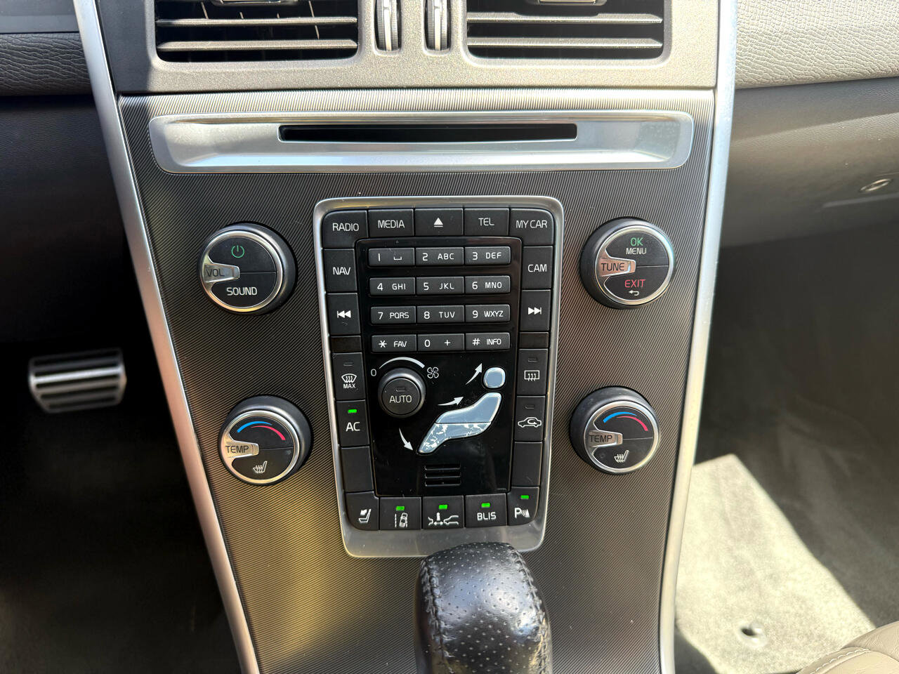 Used 2011 Volvo XC60 T6 R-Design w/ Convenience Pkg image 32