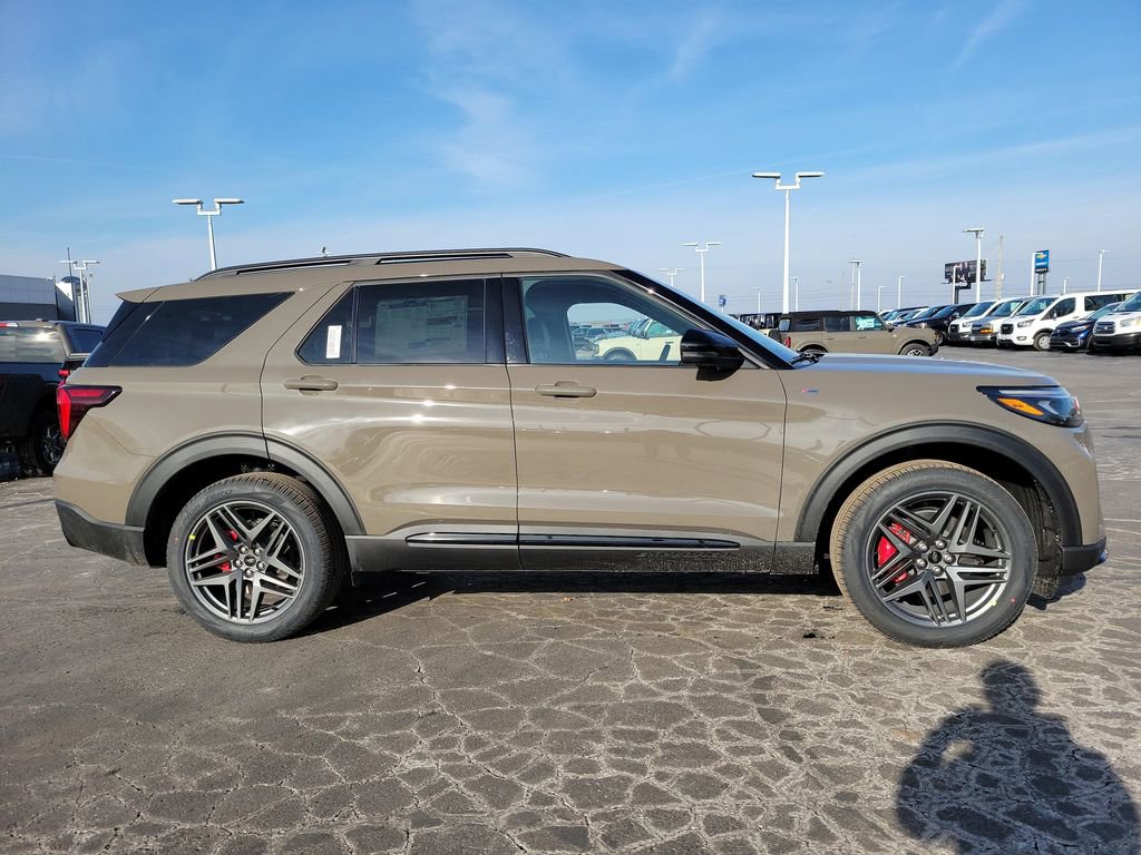 New 2026 Ford Explorer ST-Line w/ ST-Line Street Pack image 3