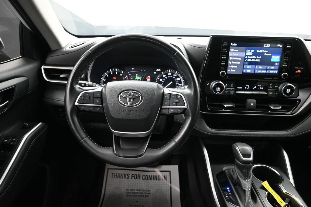 Used 2022 Toyota Highlander XLE AWD/4WD image 32