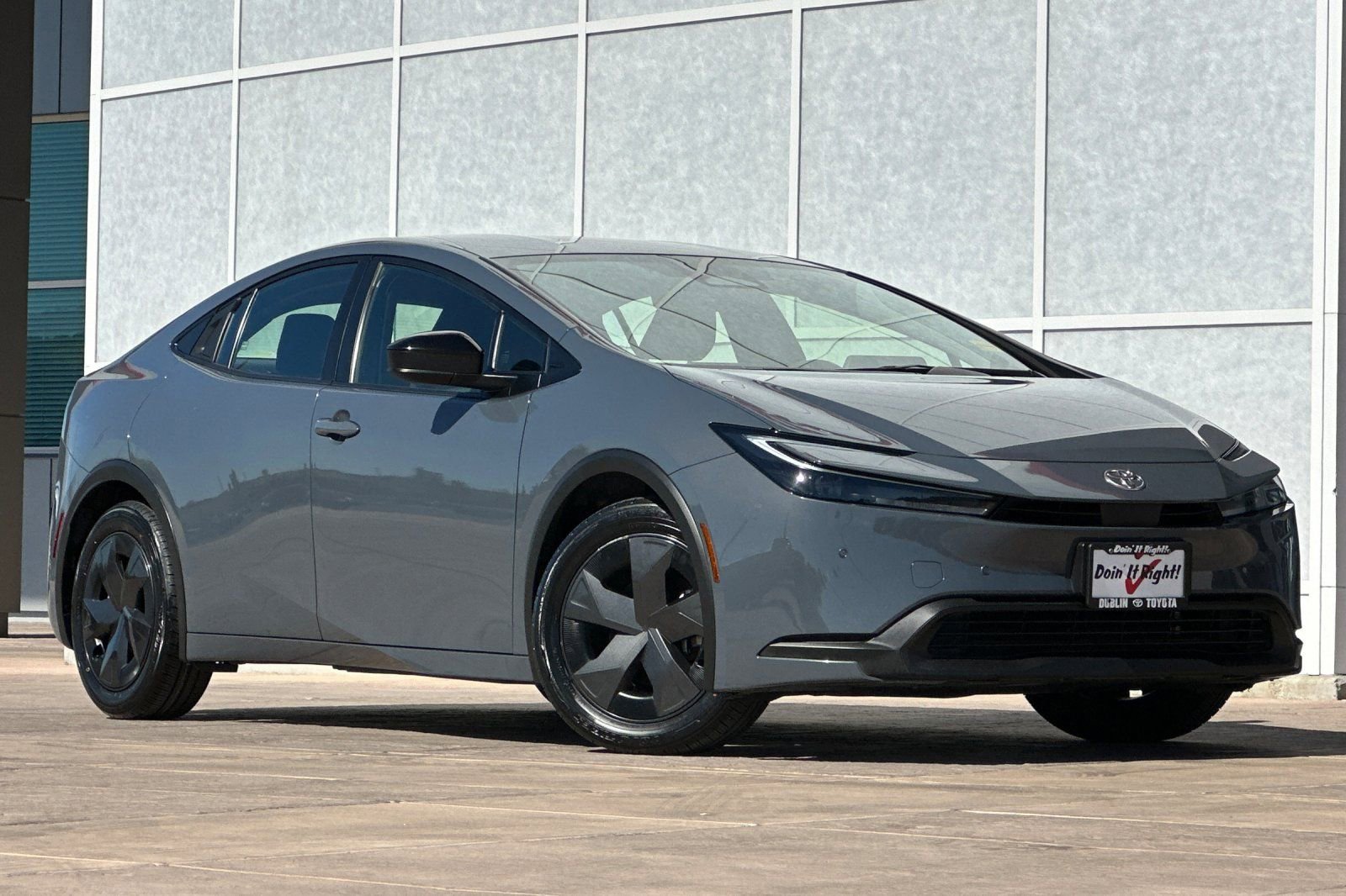 Used 2023 Toyota Prius LE image 2