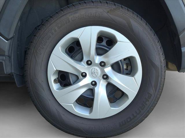 Used 2020 Toyota RAV4 LE FWD image 22