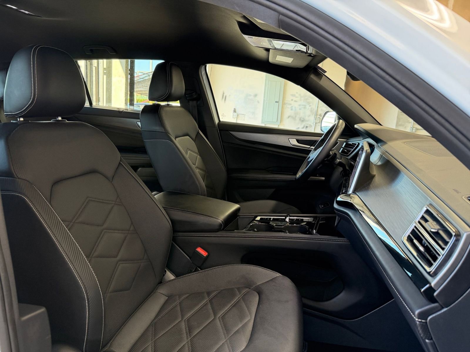 Used 2025 Volkswagen Atlas Cross Sport SE image 36