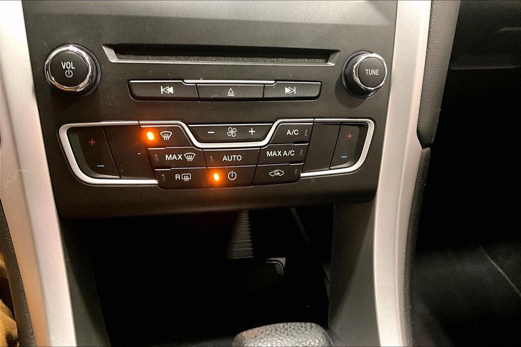 Used 2016 Ford Fusion SE image 15