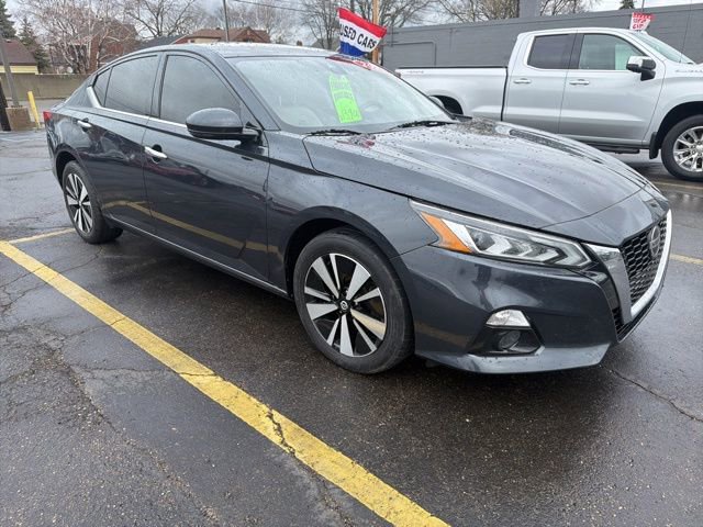 Used 2020 Nissan Altima 2.5 SV image 2