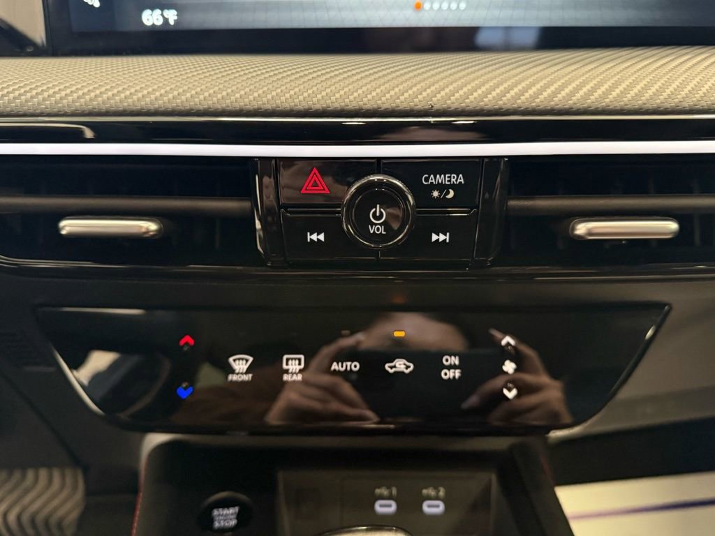 Used 2025 Nissan Kicks SR image 31