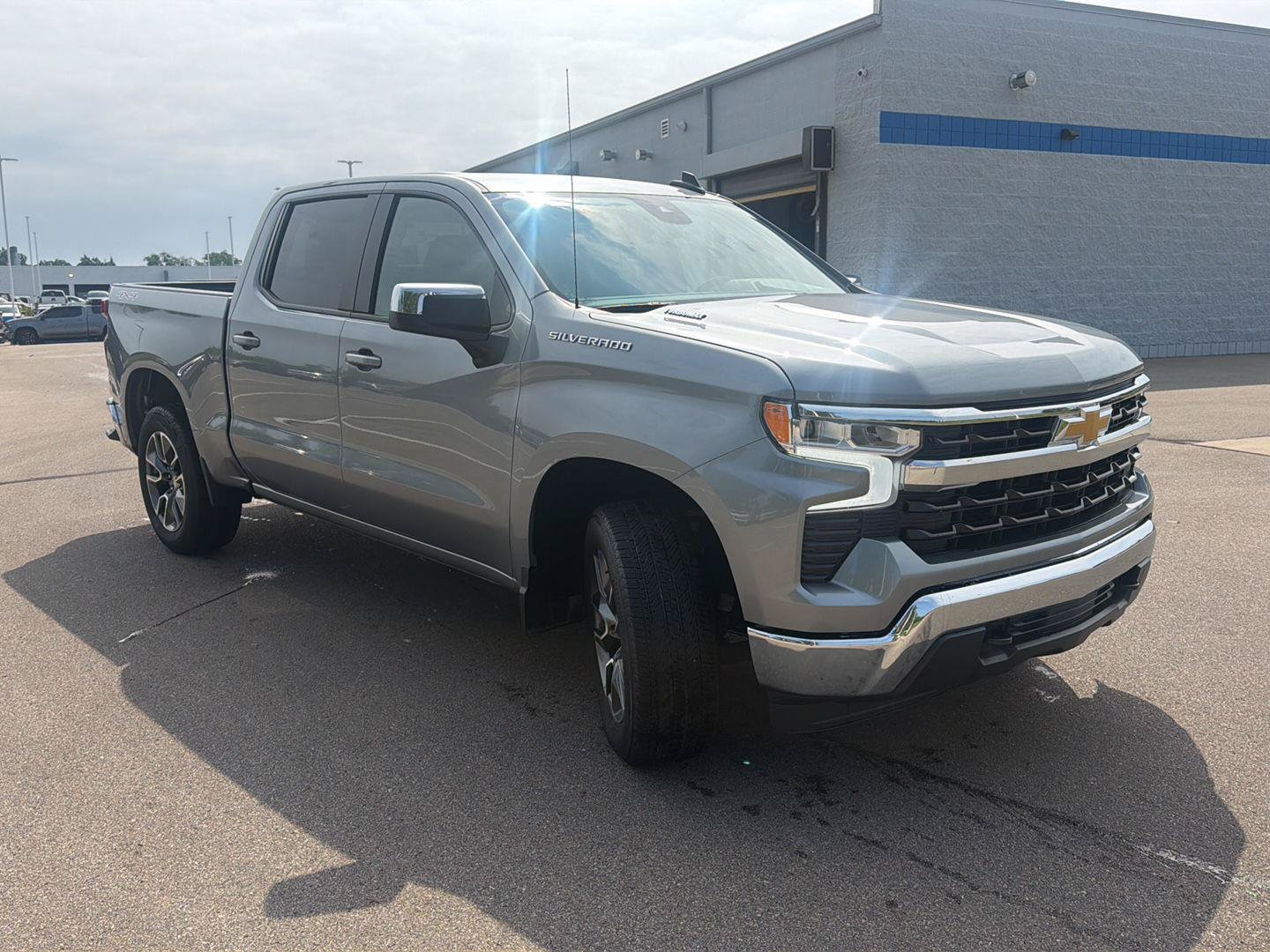 Used 2024 Chevrolet Silverado 1500 LT AWD/4WD image 8