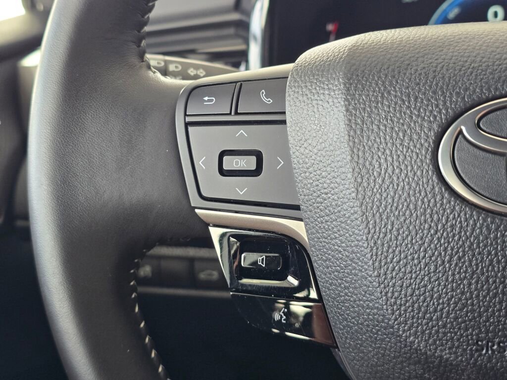 Used 2025 Toyota Camry SE image 28