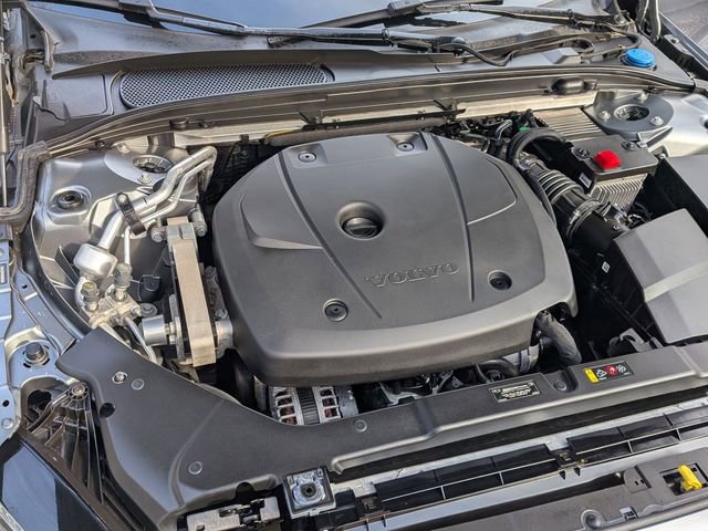 Used 2021 Volvo S60 T6 Momentum image 31