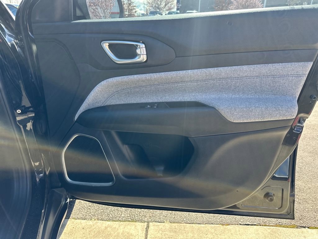 Used 2022 Jeep Compass Latitude image 16