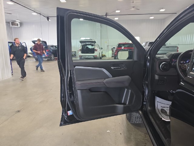 Used 2024 Chevrolet Colorado Z71 w/ Z71 Convenience Package 2 AWD/4WD image 24