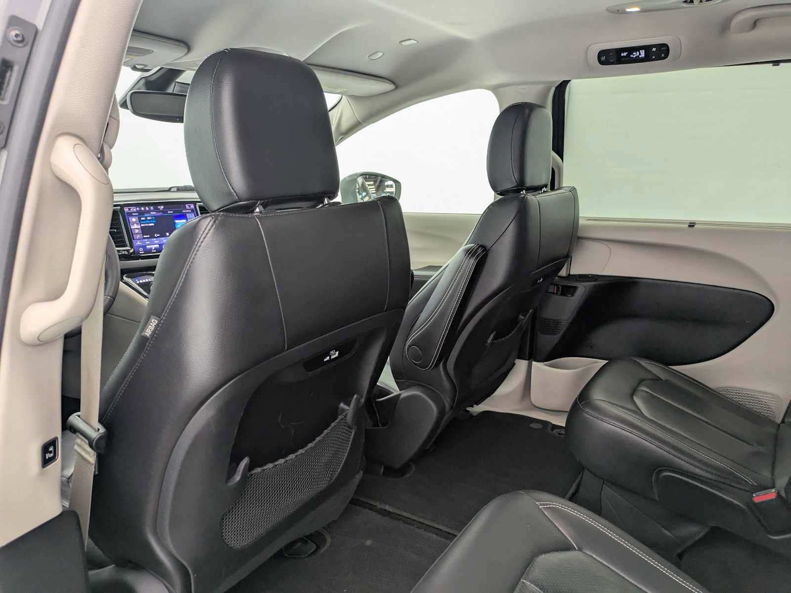 Used 2022 Chrysler Pacifica Touring-L FWD image 18