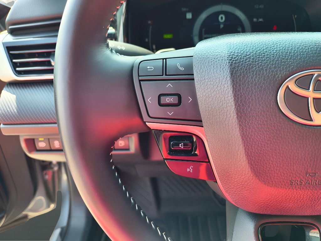 Used 2025 Toyota Camry SE image 19