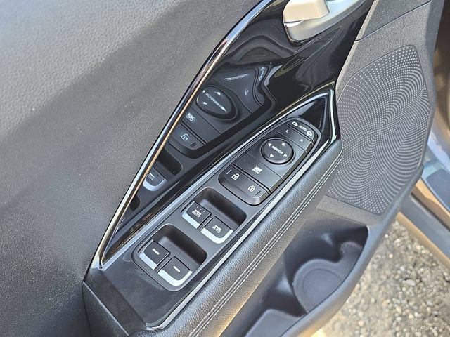 Used 2020 Kia Niro EX FWD image 28