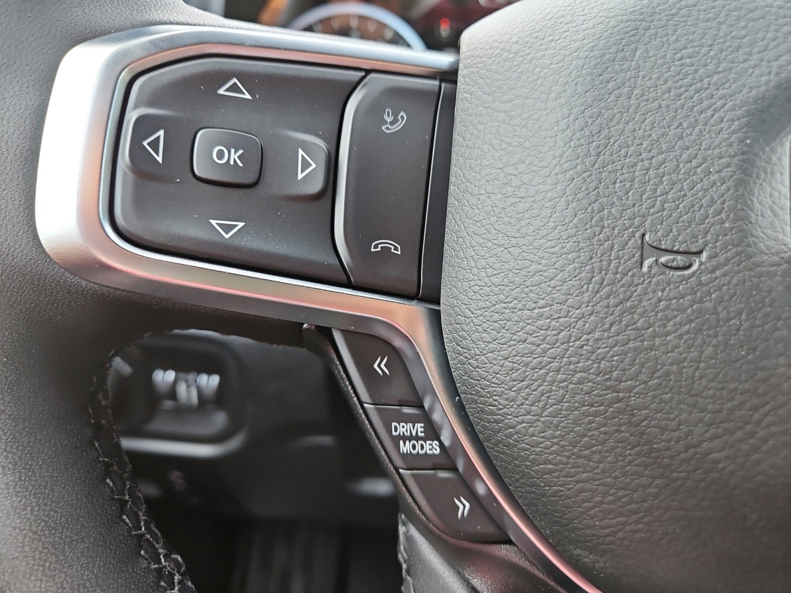 New 2025 RAM 1500 4x4 Crew Cab image 25