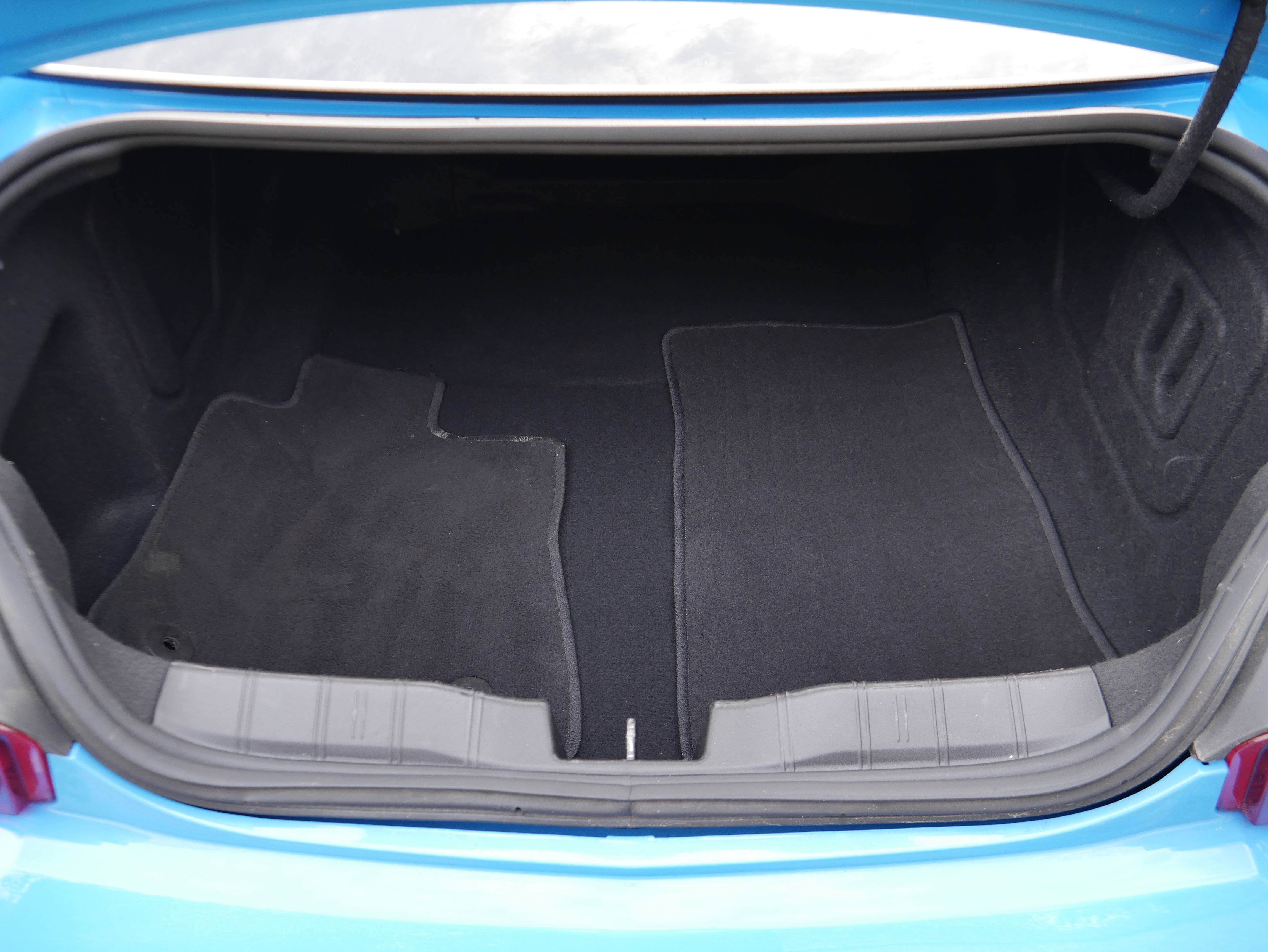 Used 2023 Chevrolet Camaro LT RWD image 6