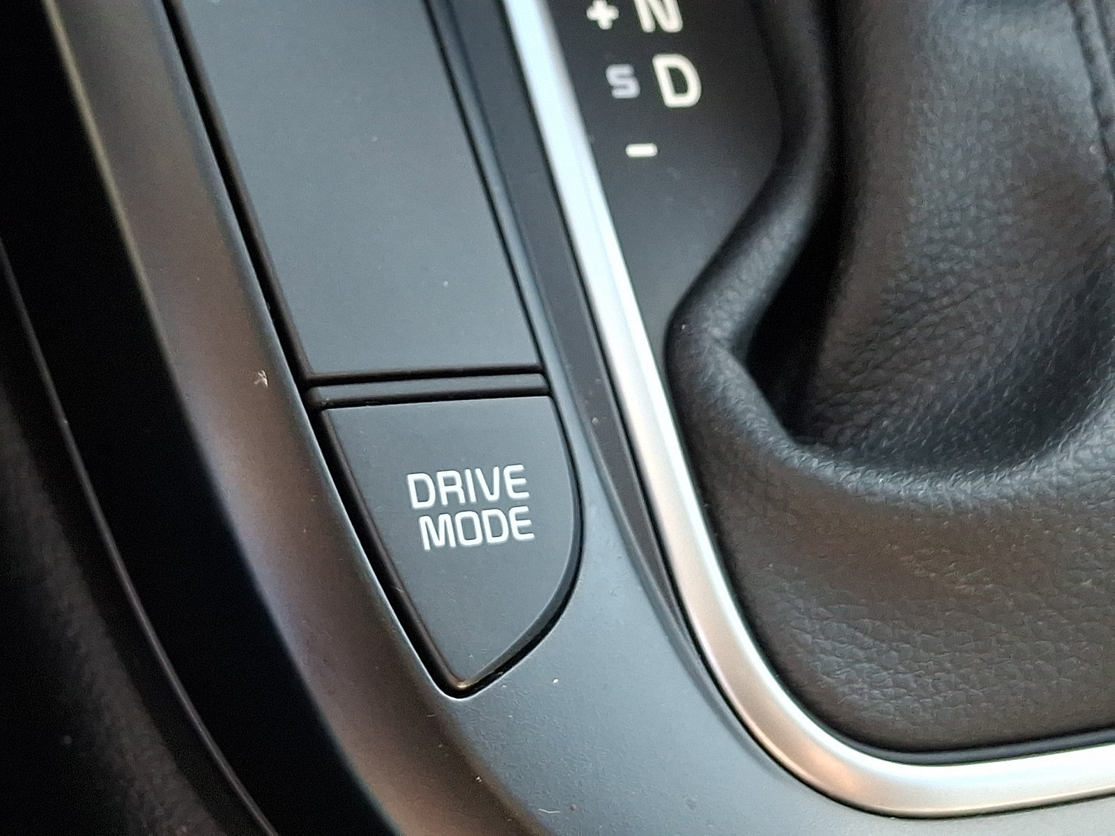 Certified 2025 Kia Soul LX w/ LX Technology Package FWD image 23
