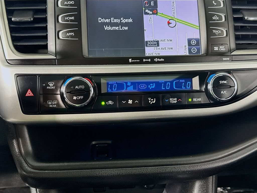 Used 2017 Toyota Highlander SE FWD image 28