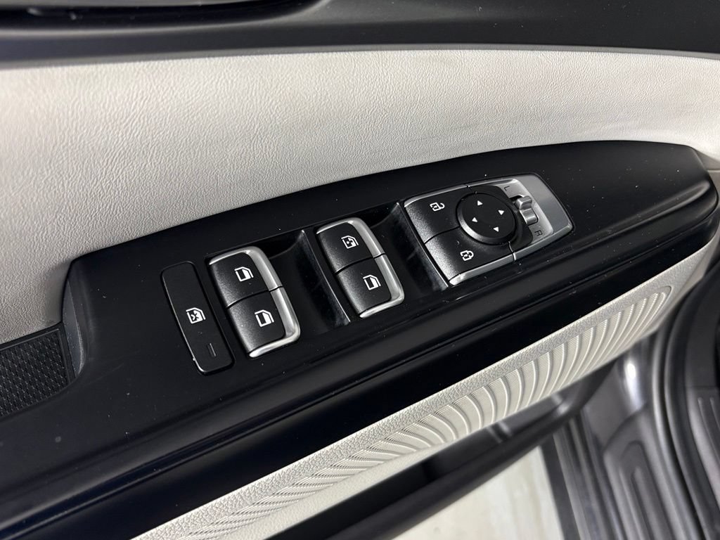 Used 2022 Kia Carnival LX FWD image 14
