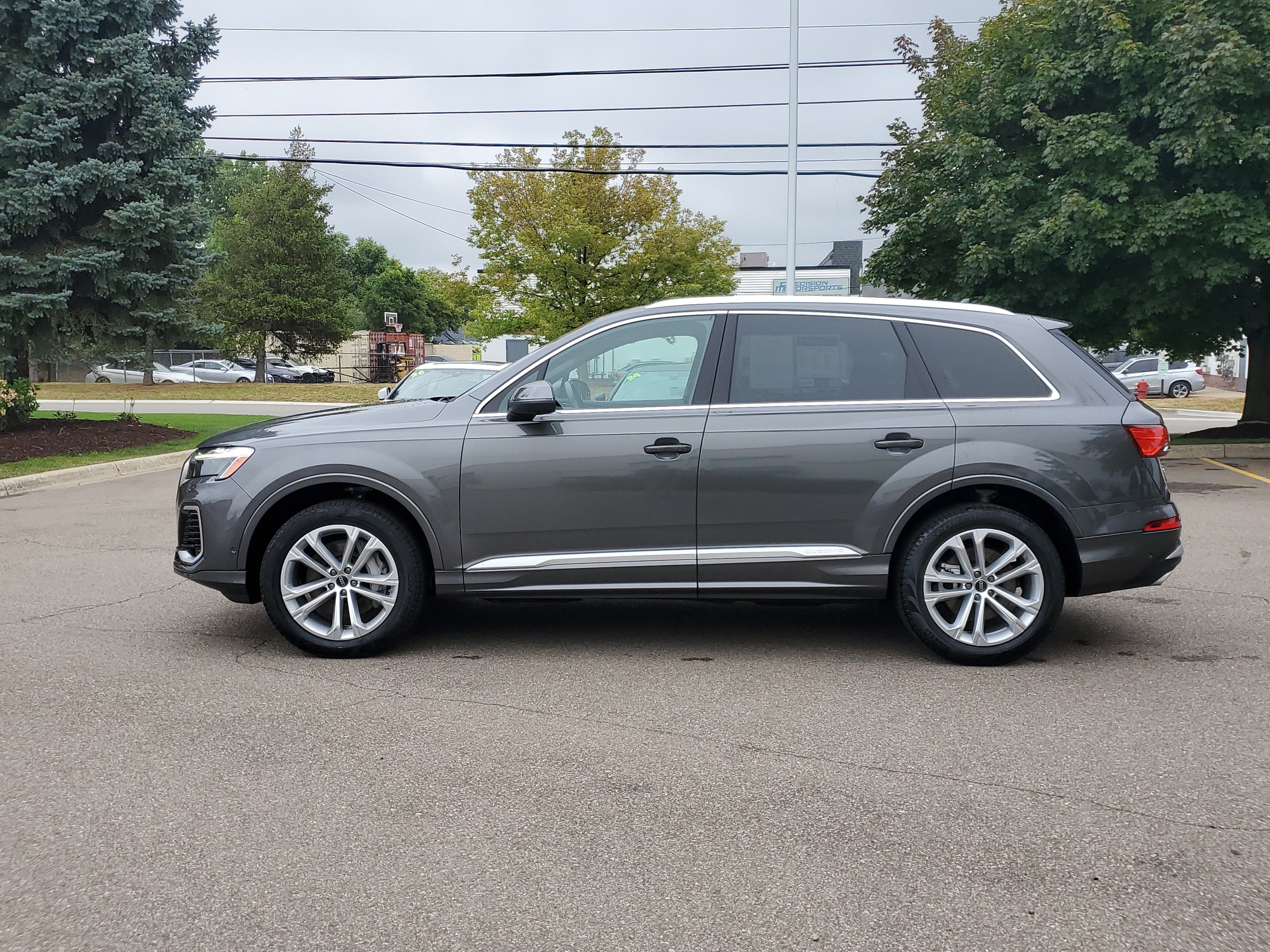 Used 2025 Audi Q7 3.0T Premium Plus AWD/4WD image 2