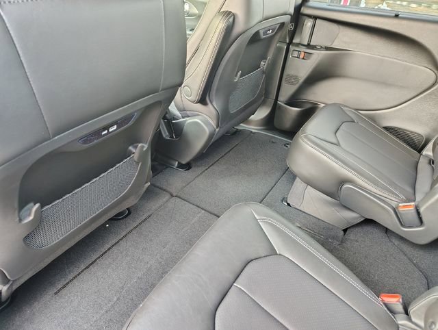 New 2026 Chrysler Pacifica Select w/ S Appearance Package FWD image 29
