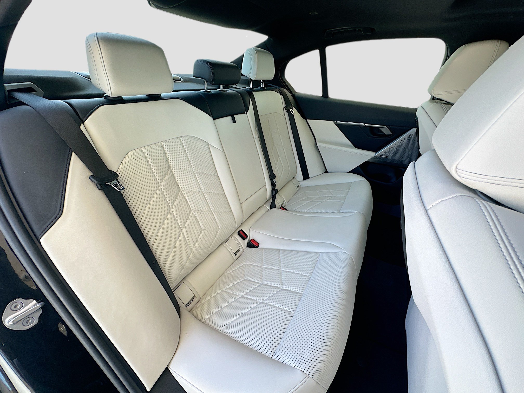 Certified 2024 BMW 530i w/ Convenience Package RWD image 25