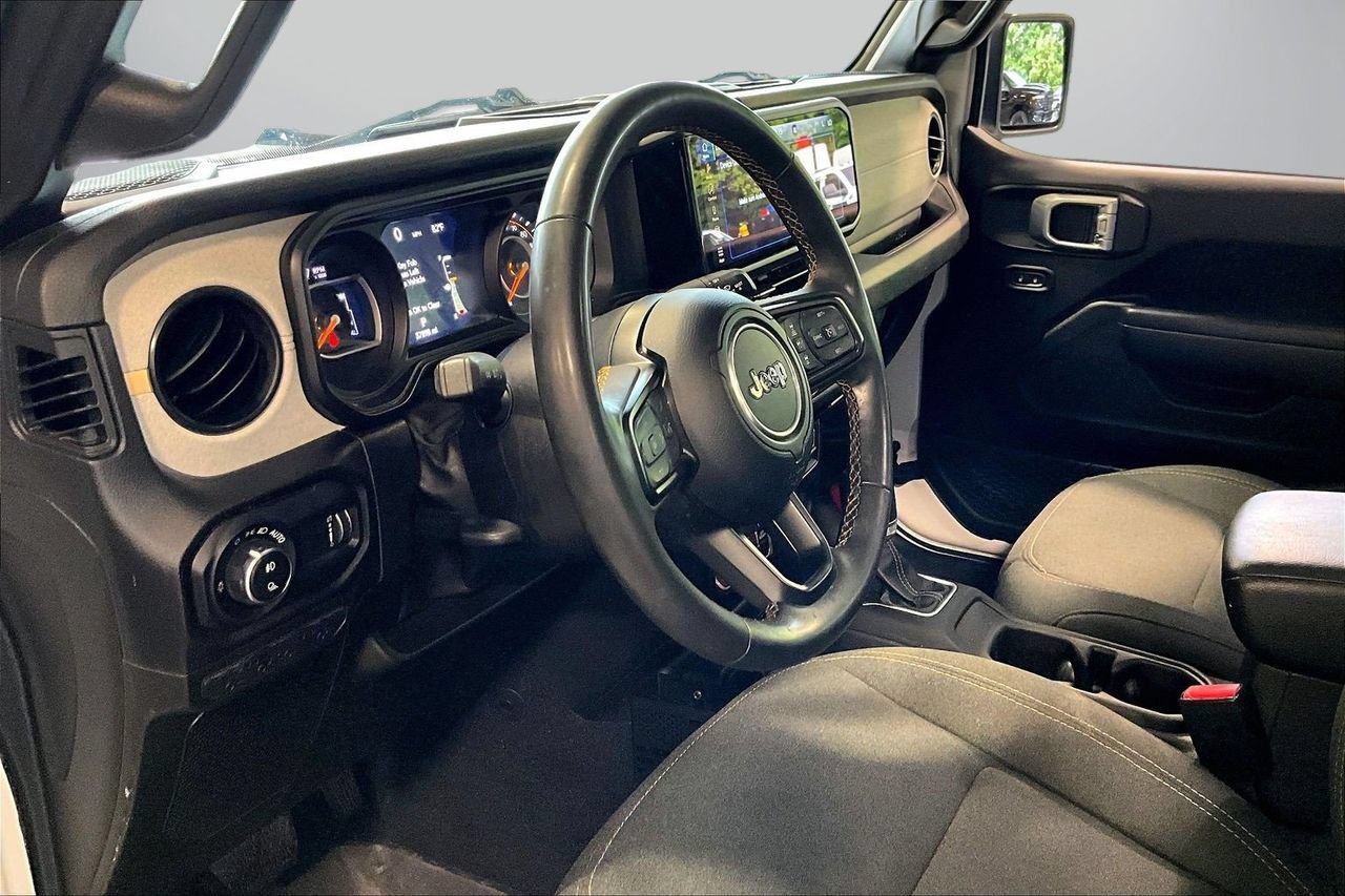 Certified 2024 Jeep Gladiator Sport AWD/4WD image 18