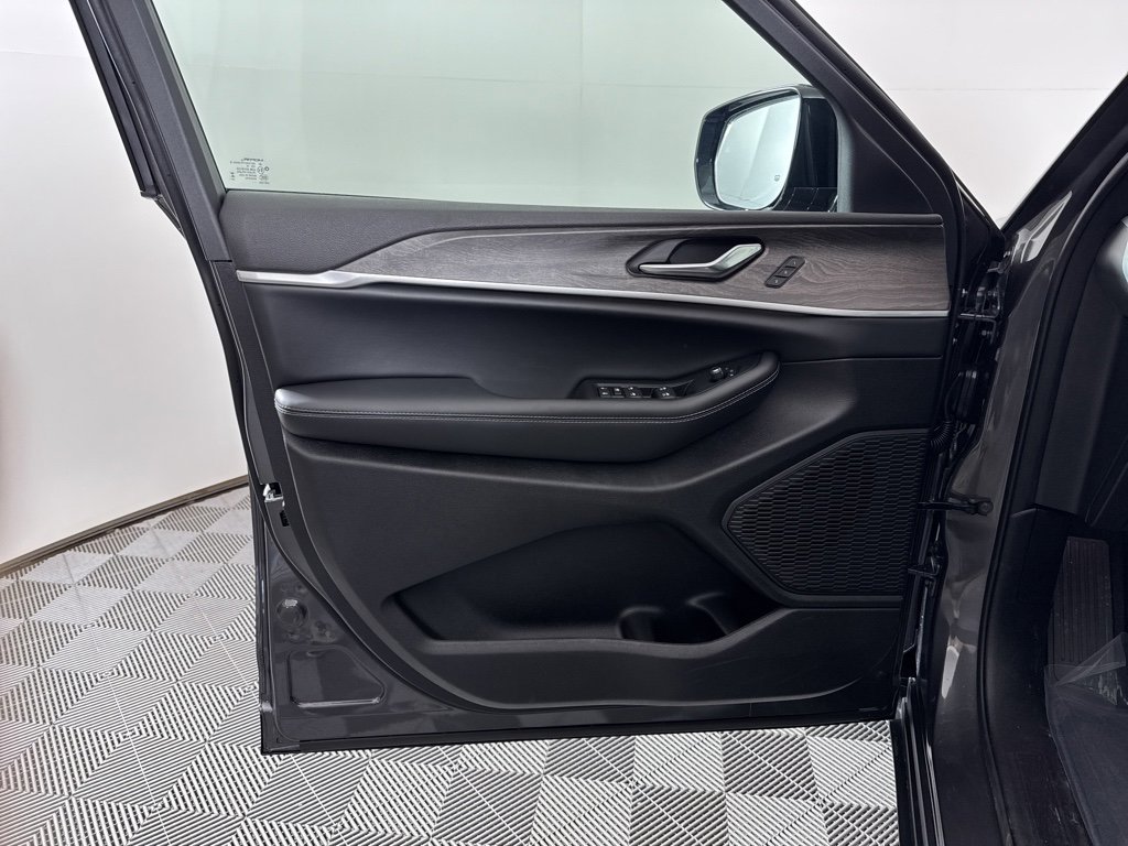 New 2025 Jeep Grand Cherokee Limited AWD/4WD image 30