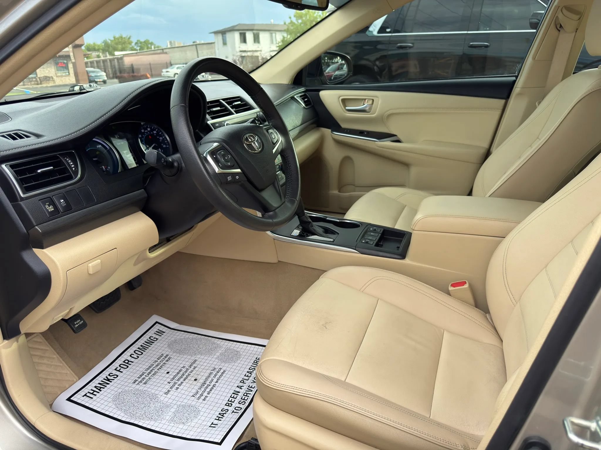 Used 2017 Toyota Camry XLE w/ Moonroof Package FWD image 11