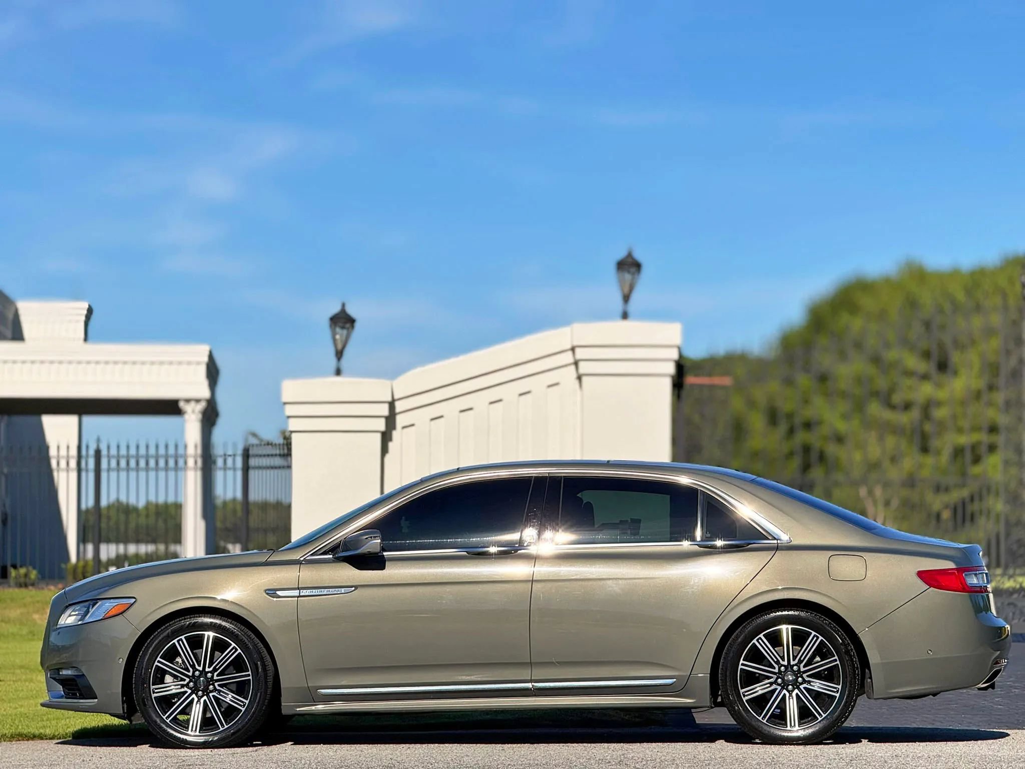 Used 2017 Lincoln Continental Reserve w/ Technology Package FWD image 7