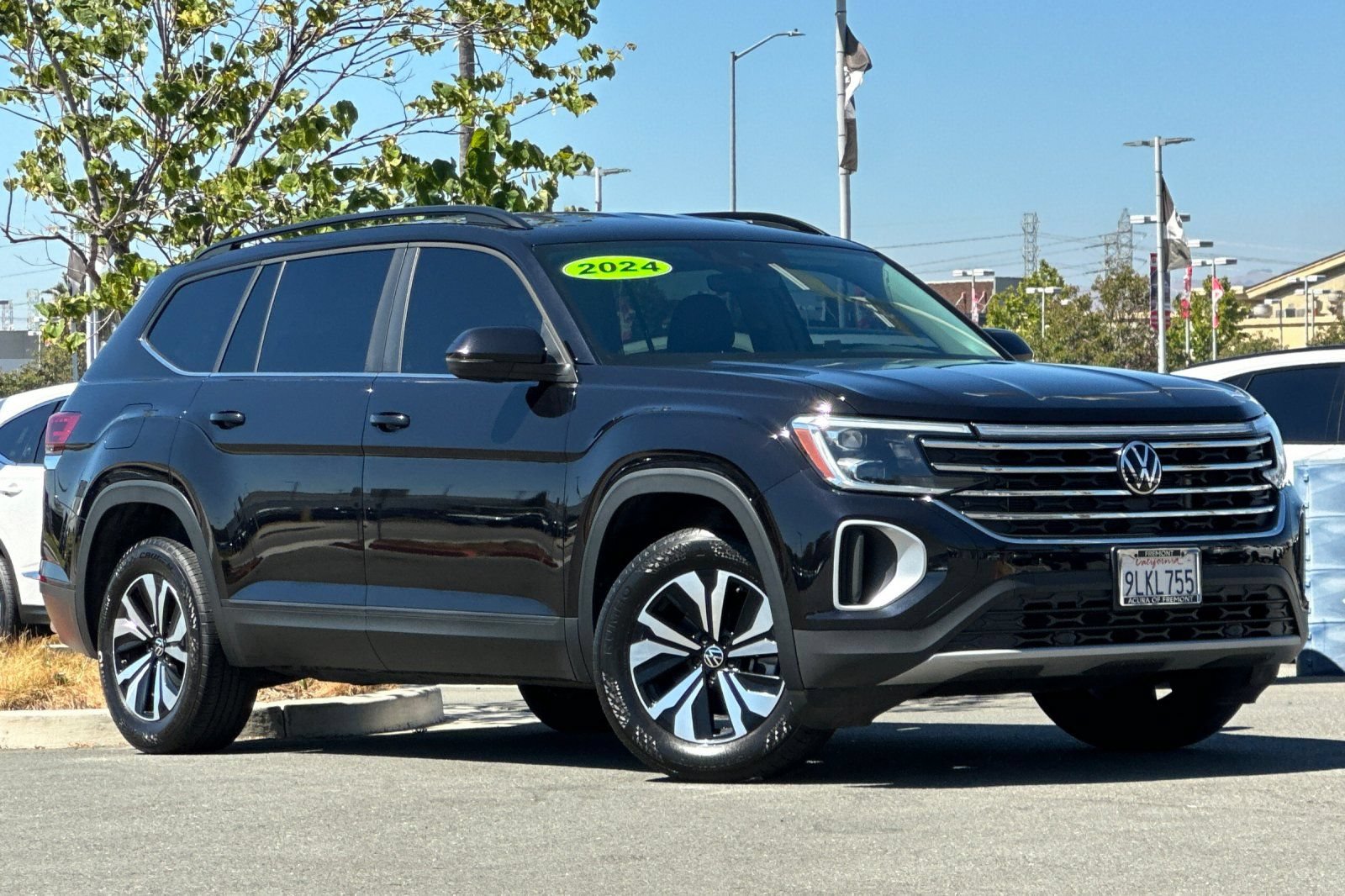 Used 2024 Volkswagen Atlas SE FWD image 2