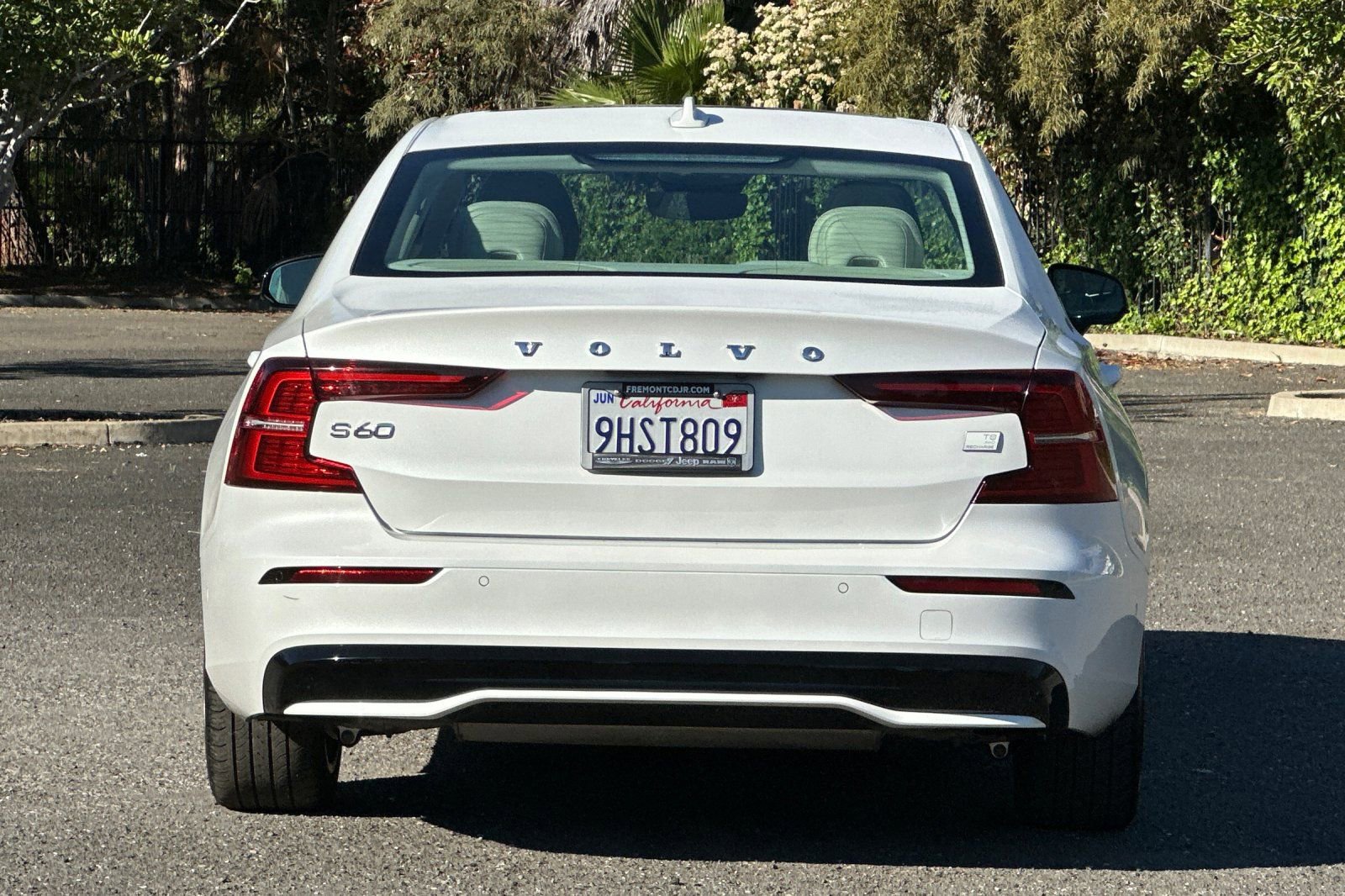 Used 2023 Volvo S60 T8 Plus image 4