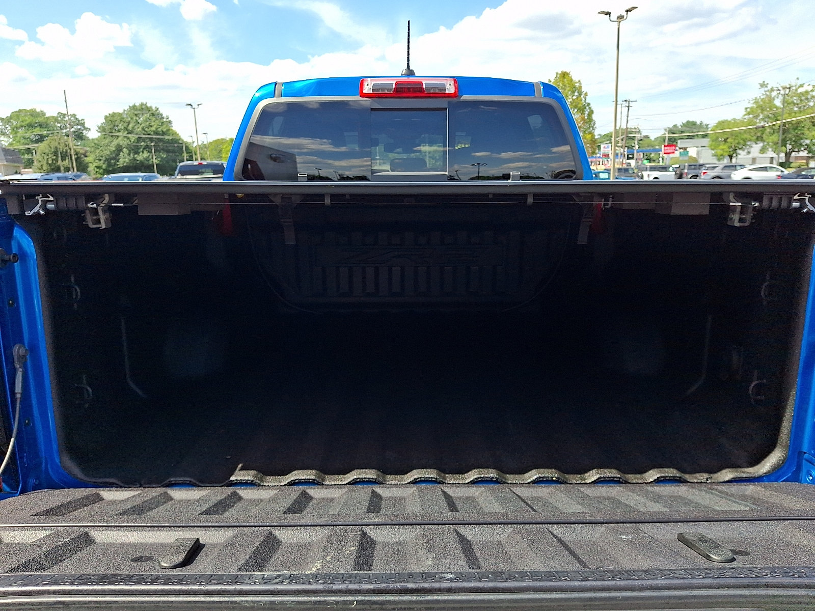 Used 2024 Chevrolet Colorado ZR2 w/ ZR2 Convenience Package III AWD/4WD image 29