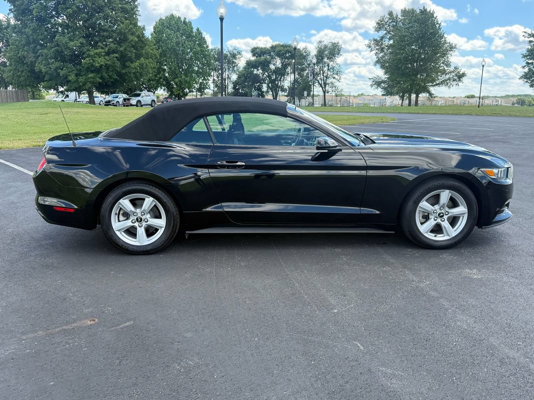 Used 2015 Ford Mustang Convertible RWD image 5