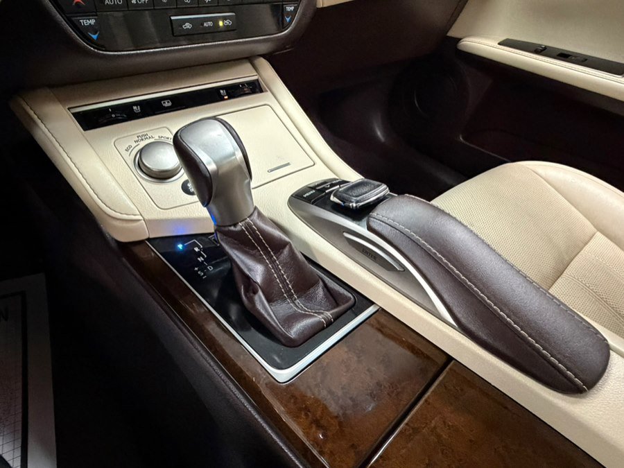 Used 2016 Lexus ES 350 w/ Luxury Package w/Wood Trim image 41