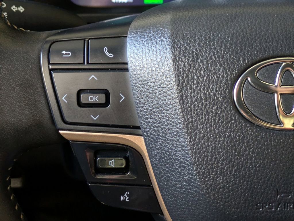 Used 2024 Toyota Crown Limited image 20