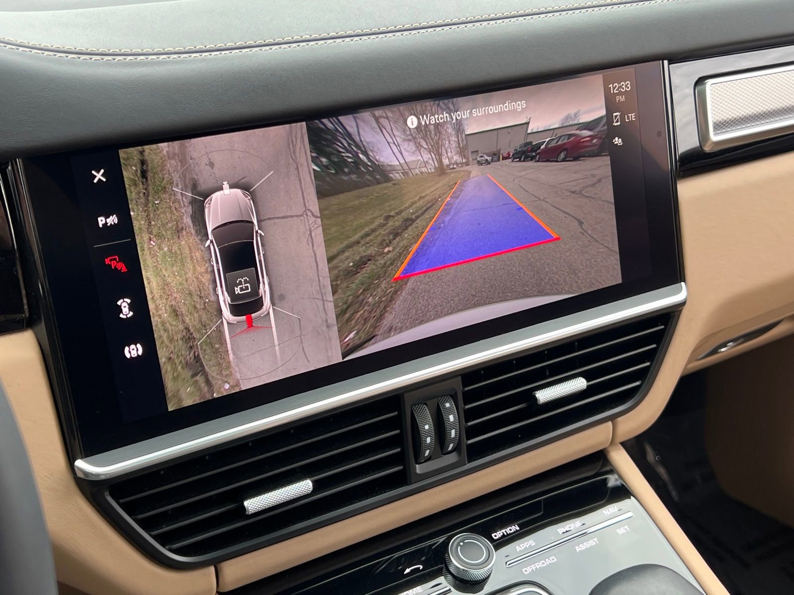 Certified 2023 Porsche Cayenne Platinum Edition image 27