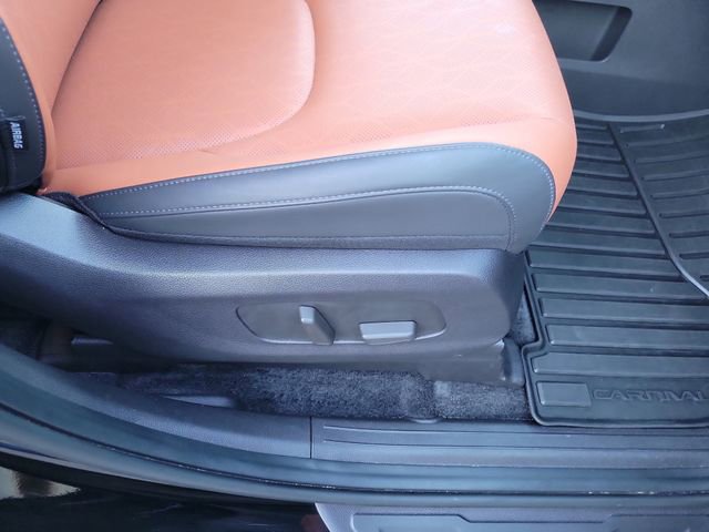 Used 2026 Kia Carnival EX image 39