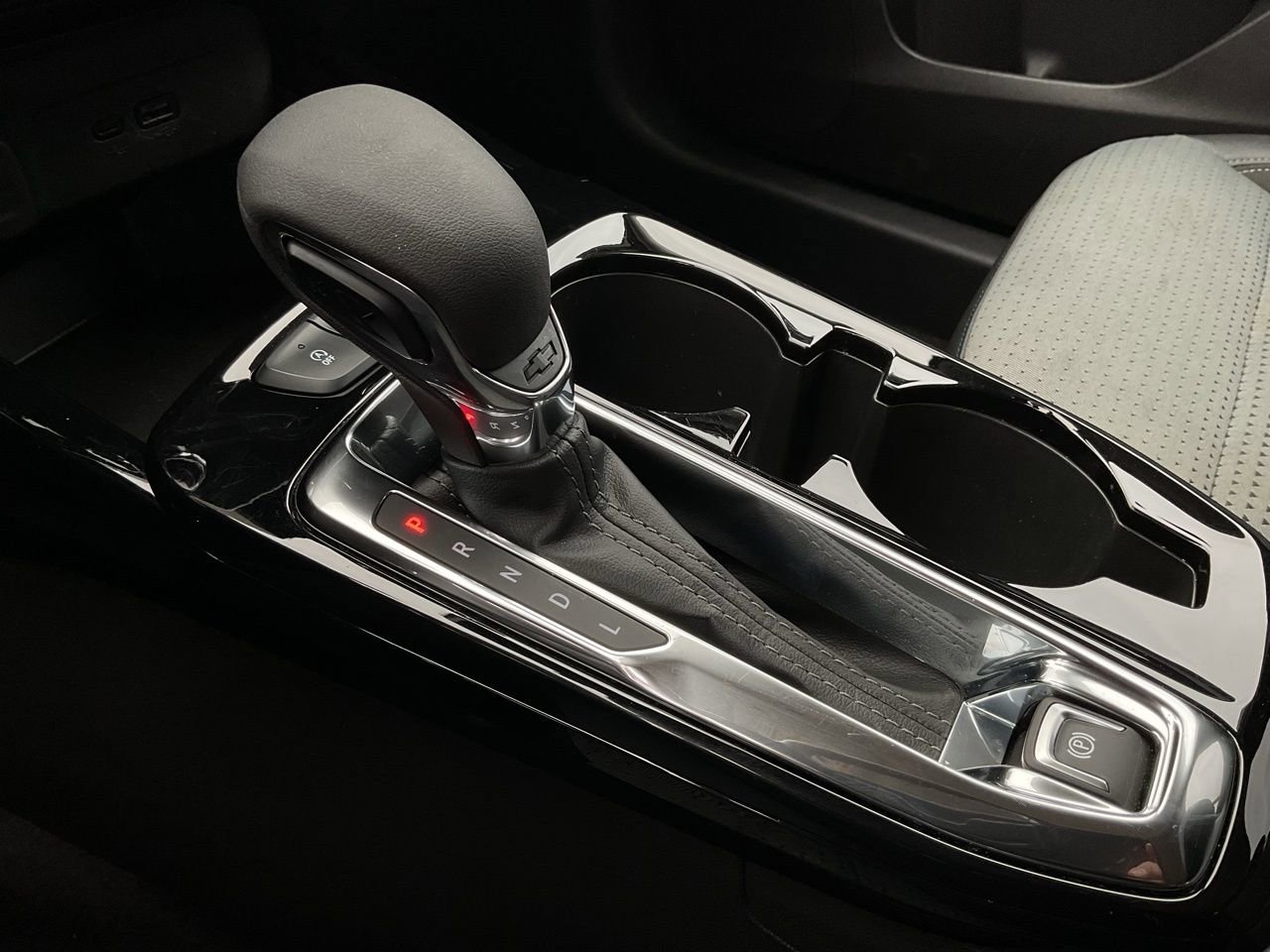 Used 2025 Chevrolet Trax LT w/ LT Convenience Package image 34